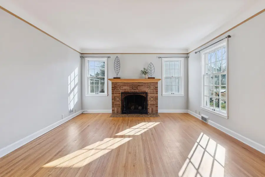 3742 Hubbard Avenue N, Robbinsdale, MN 55422 - Image #2