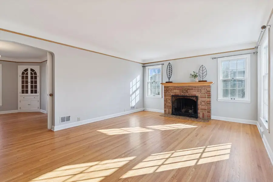 3742 Hubbard Avenue N, Robbinsdale, MN 55422 - Image #3