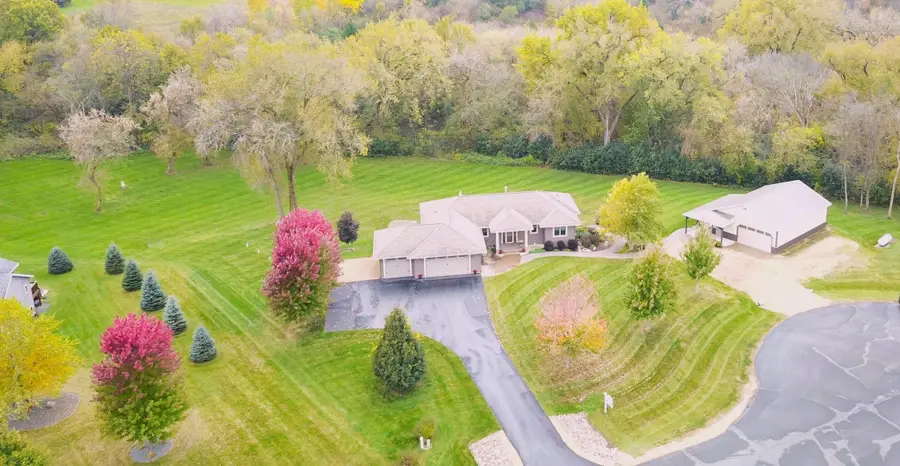 882 Yellowstone Trail, Hudson, WI 54016 - Image #2