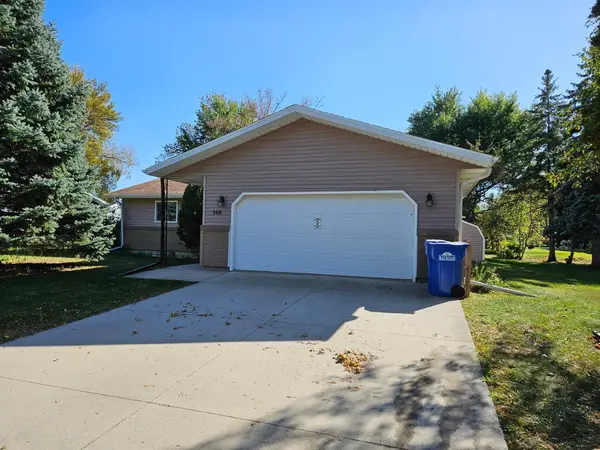 108 32nd Avenue N, Fargo, ND 58102