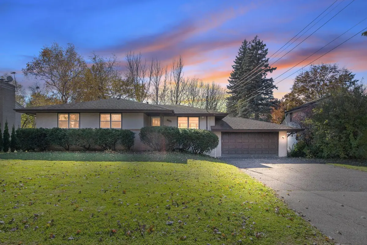 2900 31st Avenue Ne, Saint Anthony, MN 55418 - Image #1