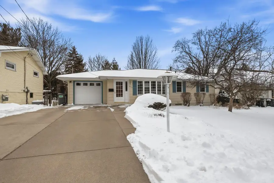 2908 32nd Avenue Ne, Saint Anthony, MN 55418 - #3