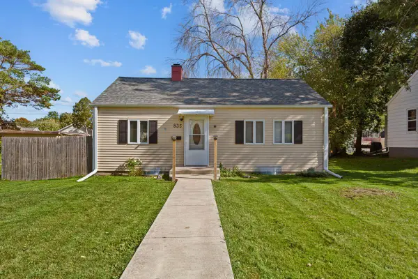 835 Carlton Avenue, Faribault, MN 55021