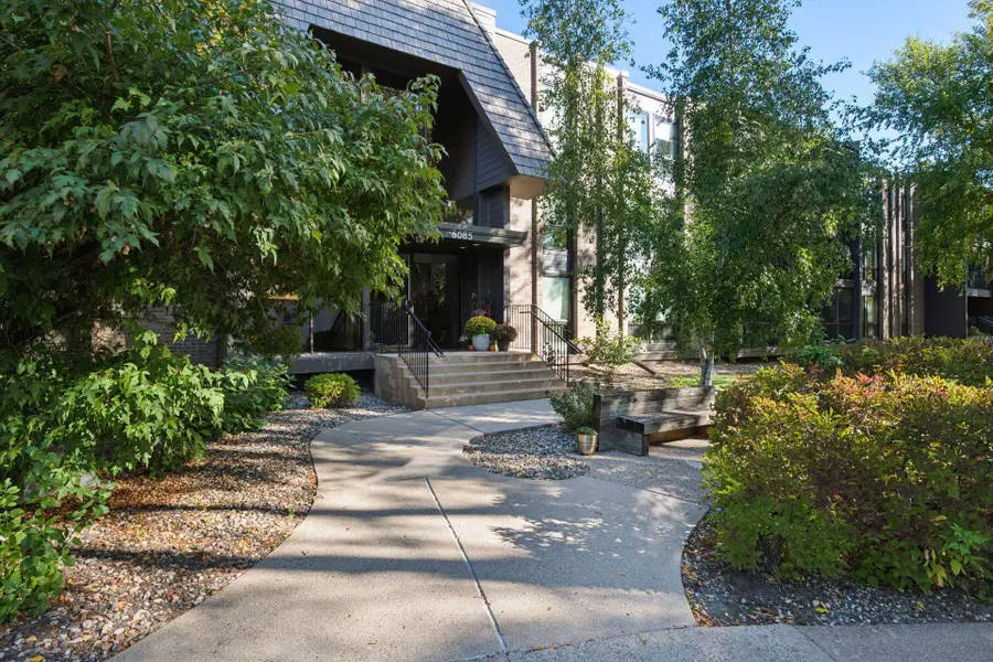 6085 Lincoln Drive #214, Edina, MN 55436 - Image #2