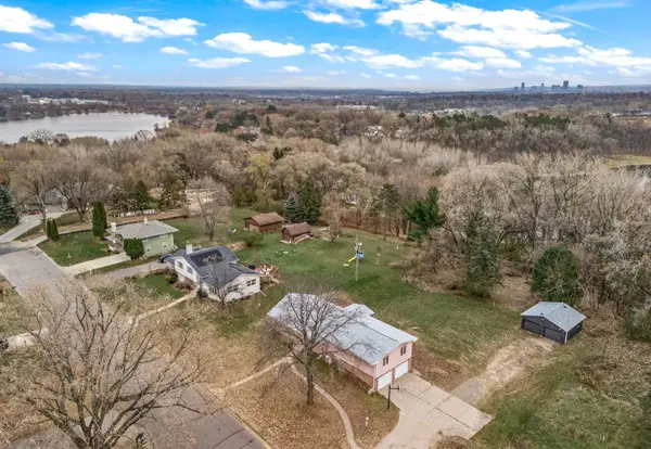 590 Ryan Avenue W, Roseville, MN 55113