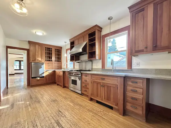 1470 Thomas Avenue W, Saint Paul, MN 55104