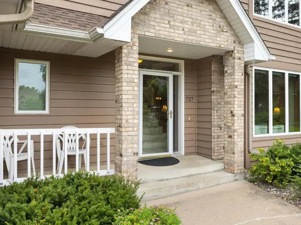 727 Laurie Court, Maplewood, MN 55117