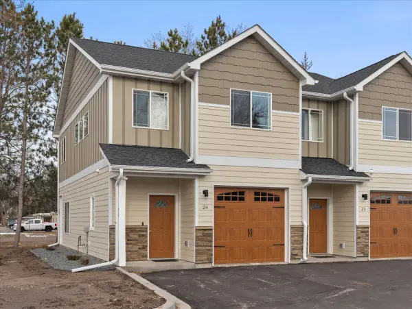 425 W 8th Street #20, New Richmond, WI 54017