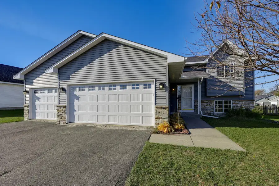 992 Farmers Ridge Trail, Belle Plaine, MN 56011 - Image #2