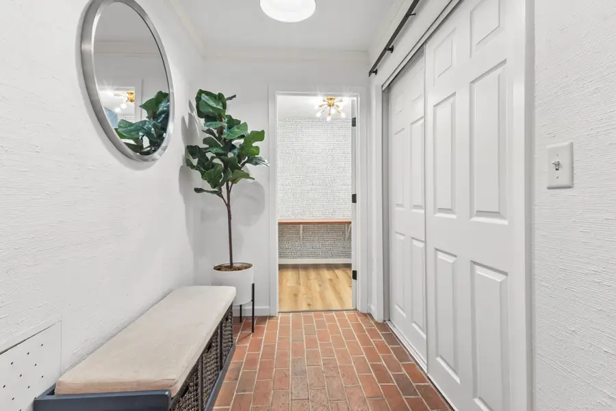 6075 Lincoln Drive #110, Edina, MN 55436 - Image #2