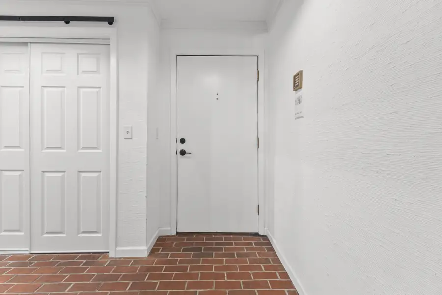 6075 Lincoln Drive #110, Edina, MN 55436 - Image #3