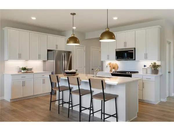 17944 Genoa Drive, Lakeville, MN 55044