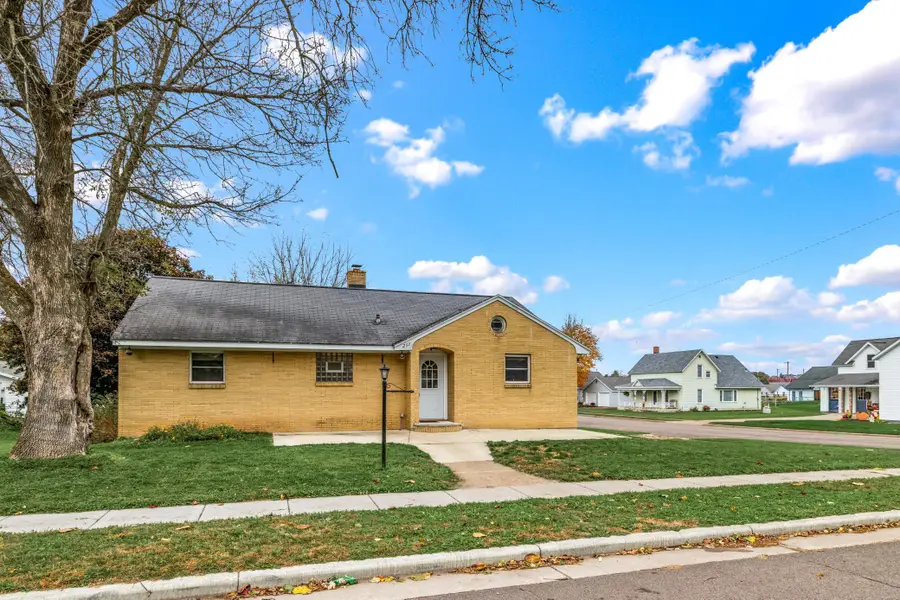 257 E Mckinley Avenue, Fall Creek, WI 54742 - Image #2