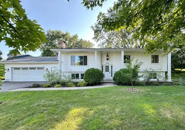 11900 Highland View Circle, Burnsville, MN 55337