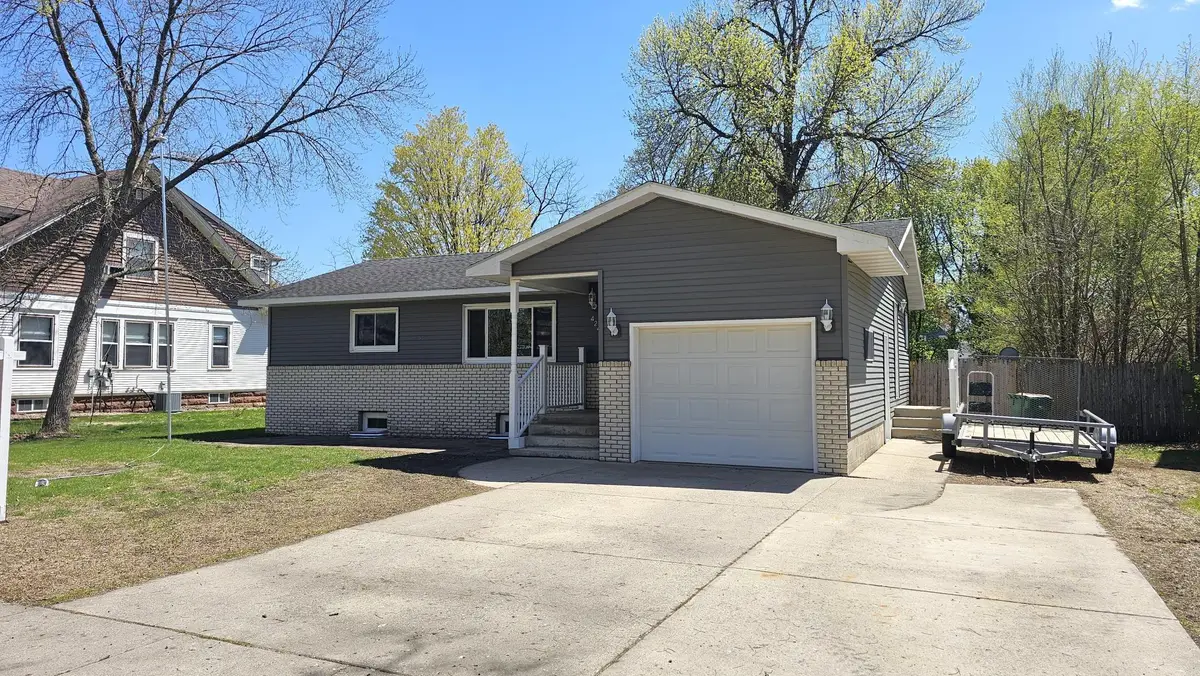 424 E 2nd Street, Litchfield, MN 55355 - #1