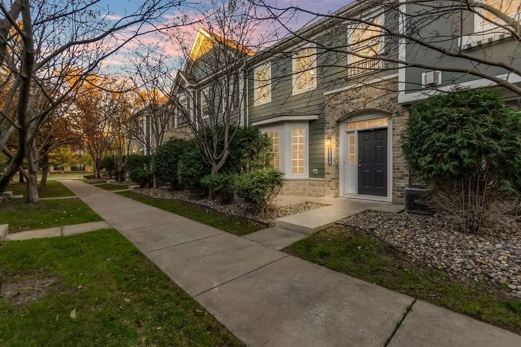 15316 Founders Lane #304, Apple Valley, MN 55124 - Image #1