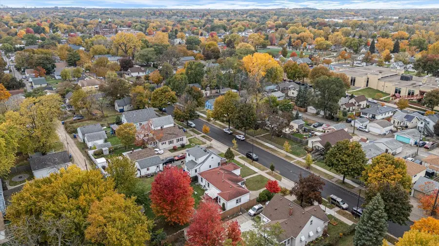 32 Jessamine Avenue E, Saint Paul, MN 55117 - Image #2