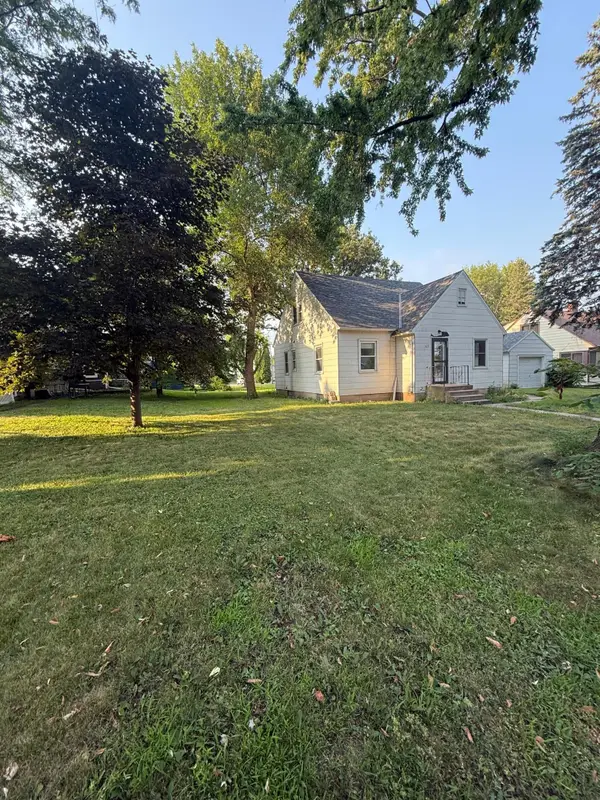 523 E 11th Street, Gibbon, MN 55335