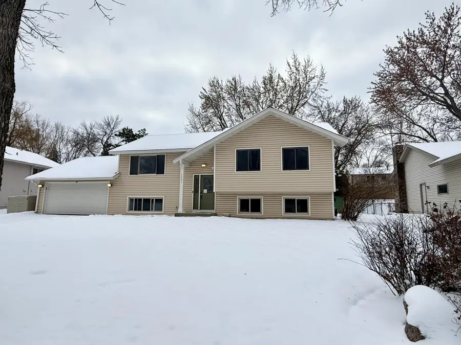 7331 Berkshire Way, Maple Grove, MN 55311 - Image #2