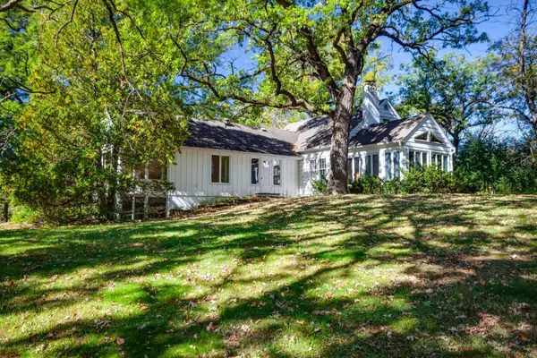 1929/1915 Oakland Road, Minnetonka, MN 55305