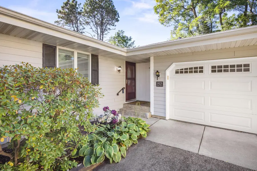 1925 Hythe Street, Roseville, MN 55113 - Image #3