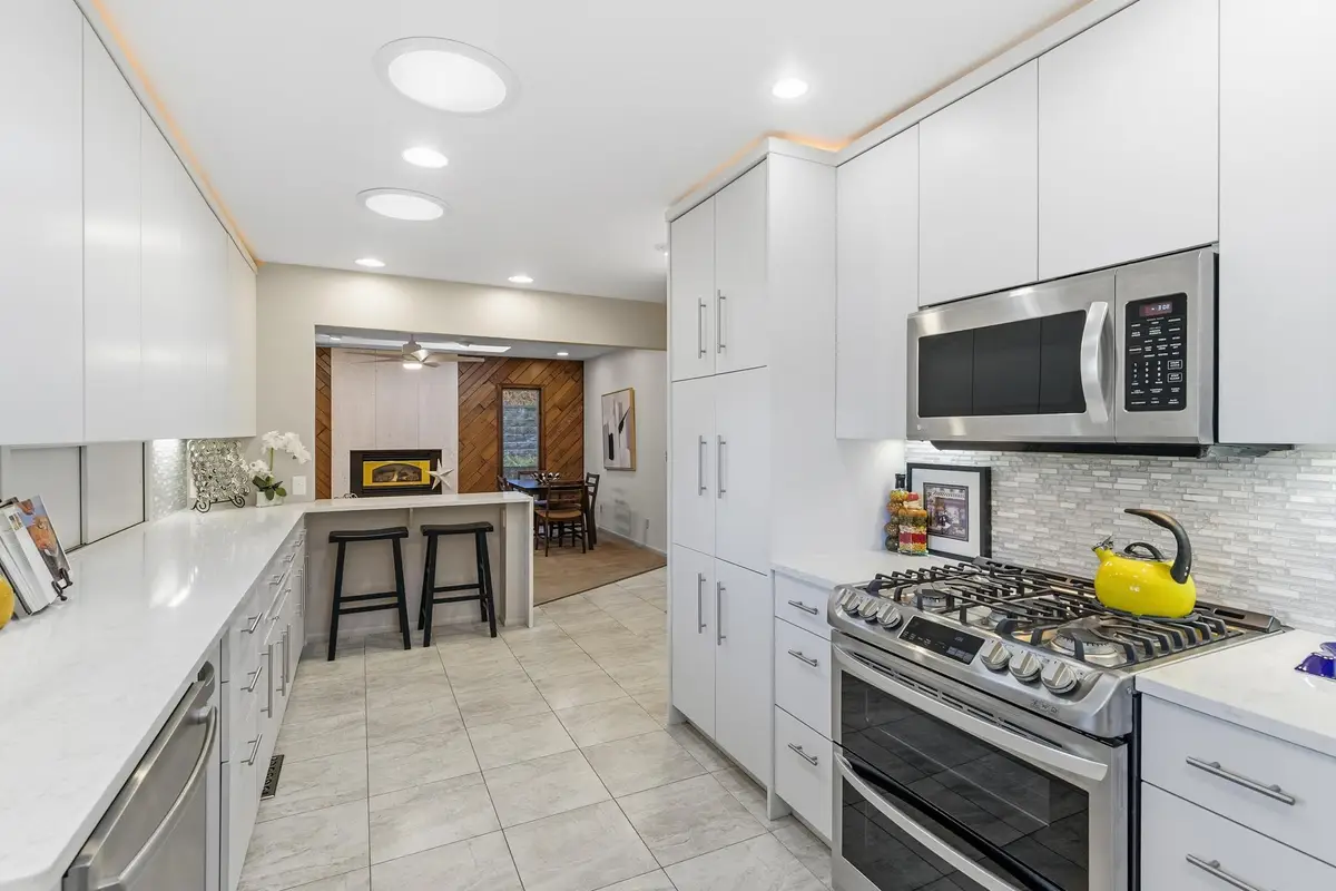 882 Transit Avenue, Roseville, MN 55113 - Image #1