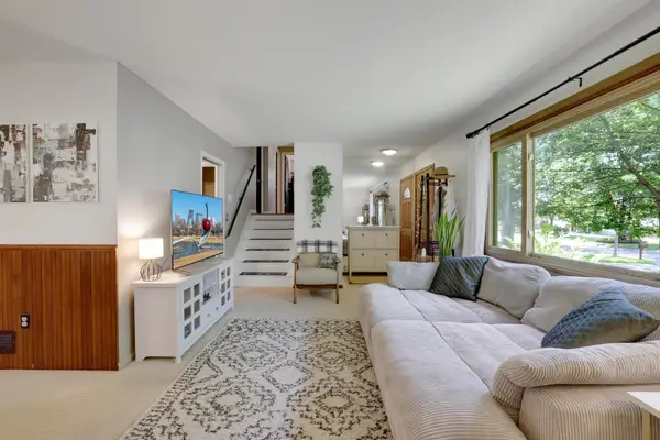 6920 35th Street N, Oakdale, MN 55128