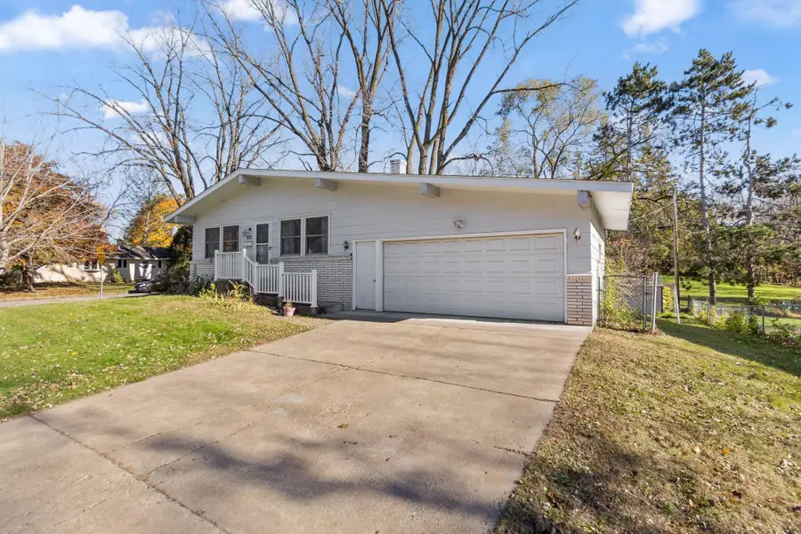 231 Birchwood Drive N, Stillwater, MN 55082 - Image #2