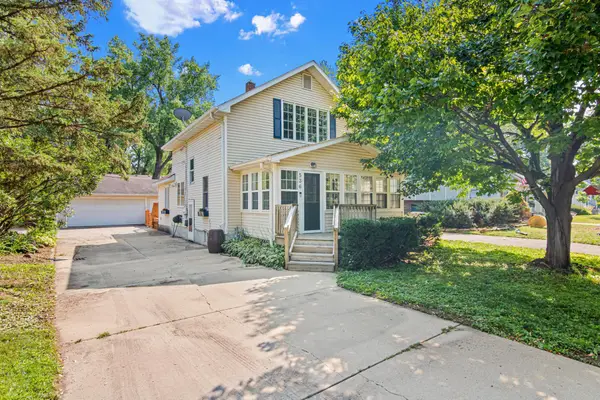 536 Hiawatha Avenue, Mendota Heights, MN 55118