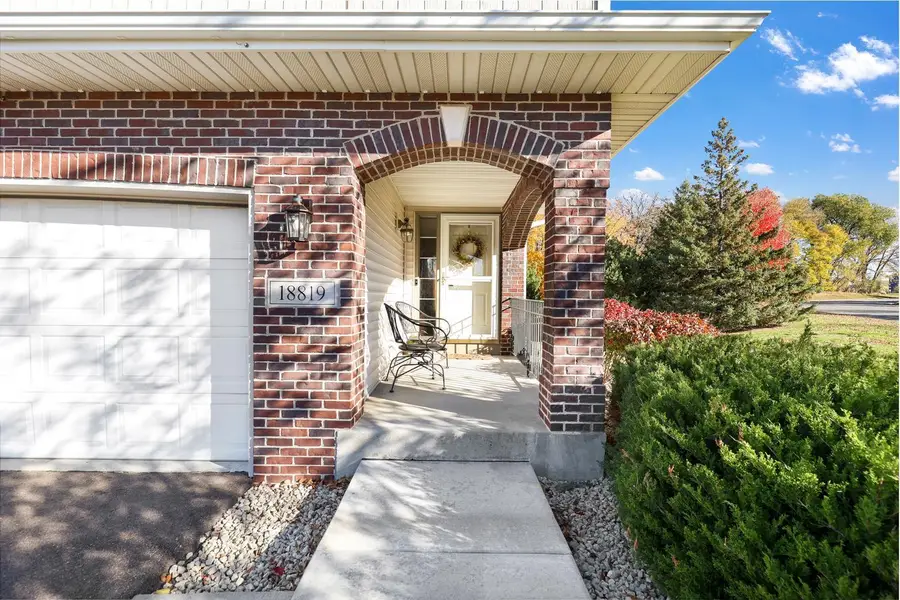 18819 Inca Avenue, Lakeville, MN 55044 - Image #2