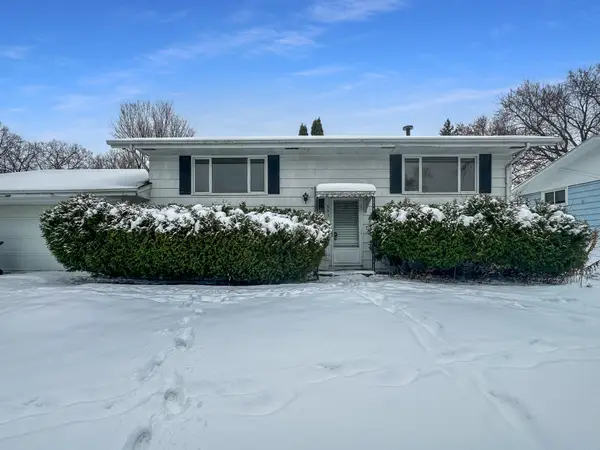593 Continental Drive, New Brighton, MN 55112