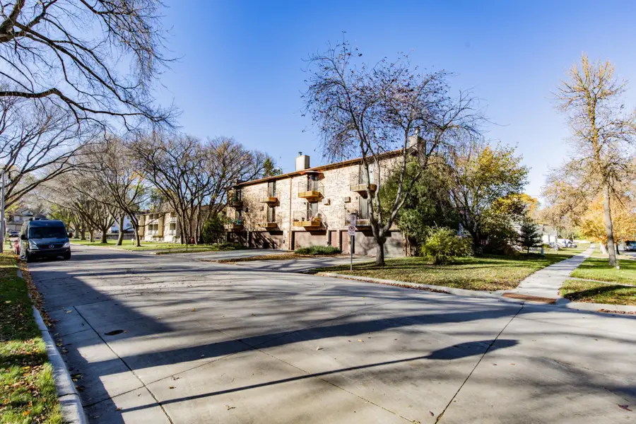 403 11th Avenue S, Fargo, ND 58103 - Image #2