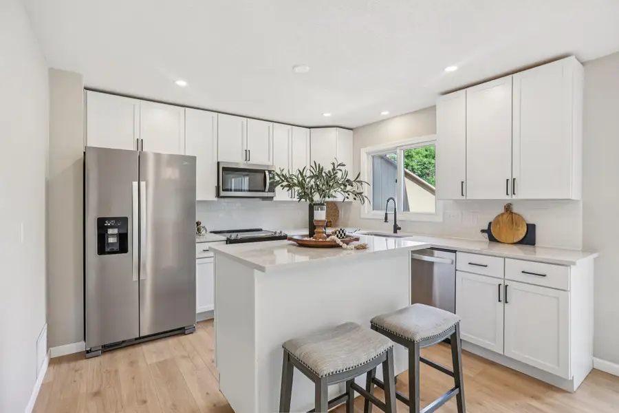 188 River Woods Lane, Burnsville, MN 55337 - Image #3