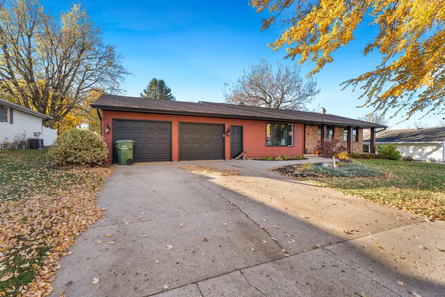 957 Miles Drive, Worthington, MN 56187 - Image #3