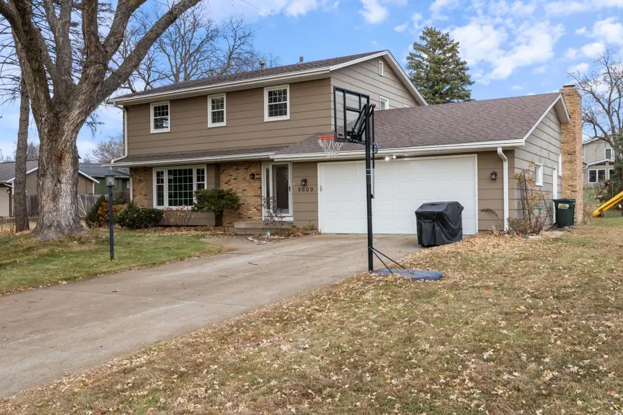 9609 Vincent Avenue S, Bloomington, MN 55431 - Image #2