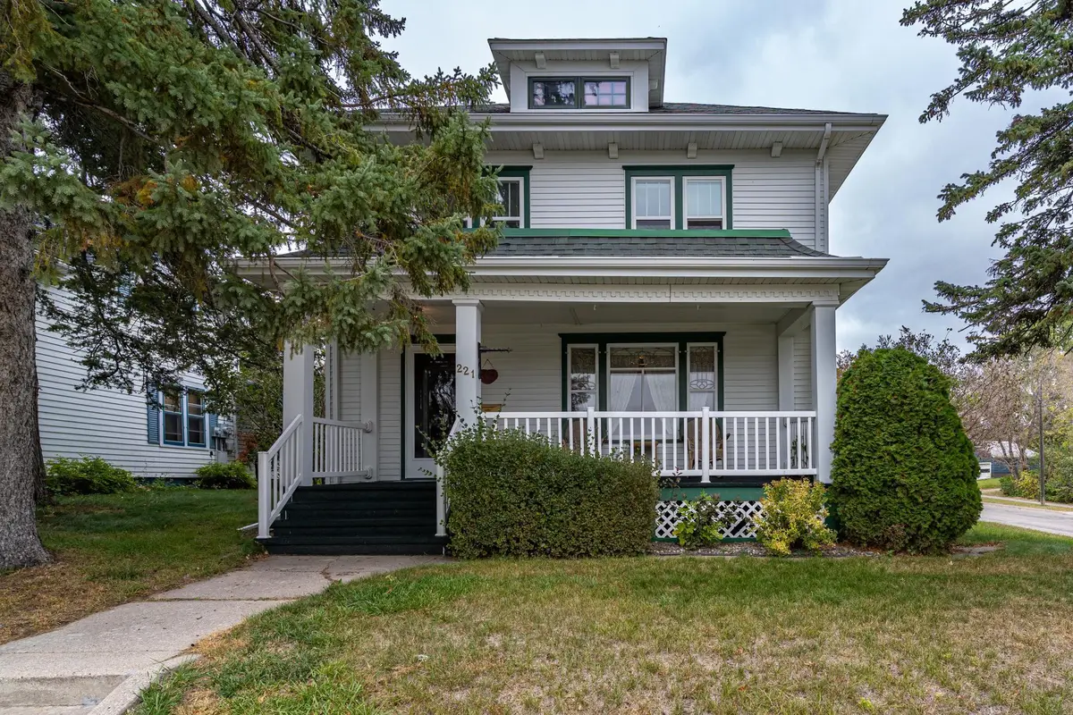 221 E 6th Street, Crookston, MN 56716 - Image #1