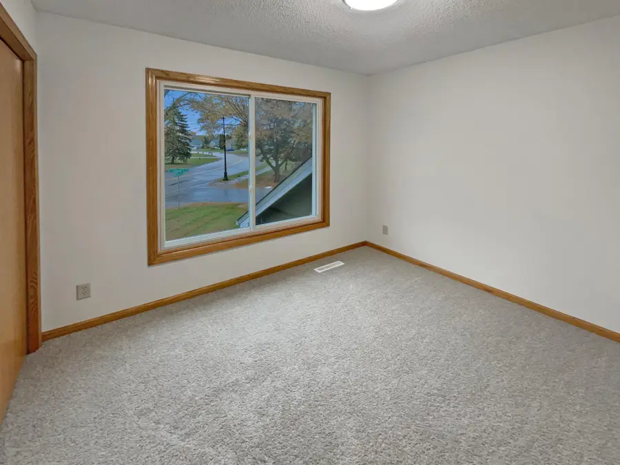 1410 Granada Trail N, Oakdale, MN 55128 - Image #3