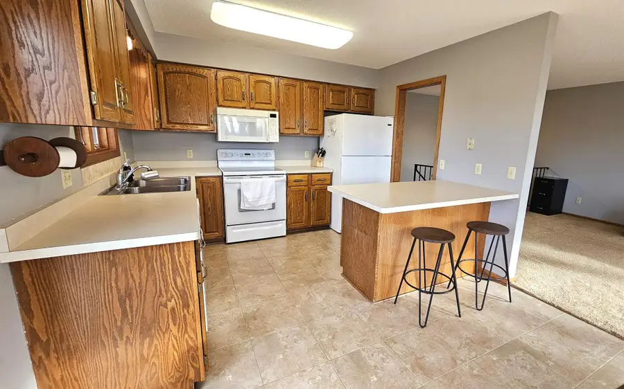 570 Jackson Street Sw, Hutchinson, MN 55350 - Image #3