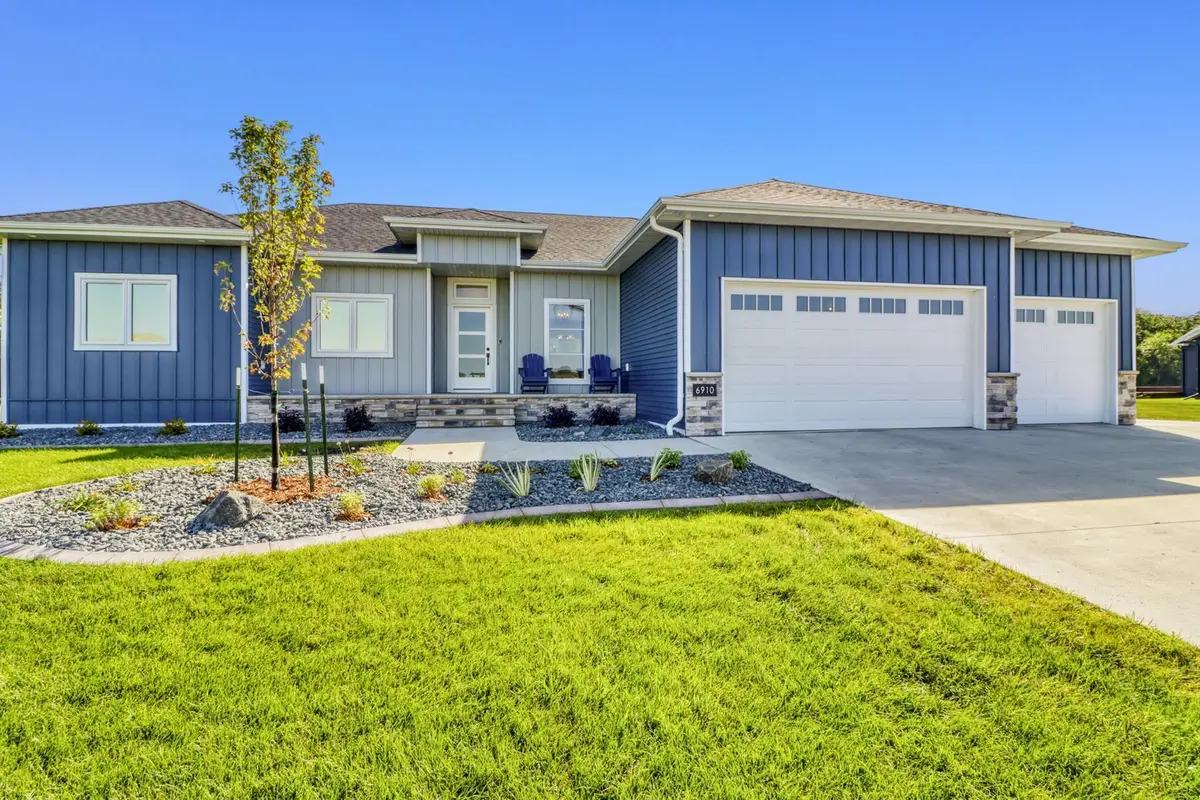 6910 2nd Street Nw, Moorhead, MN 56560 - Image #1