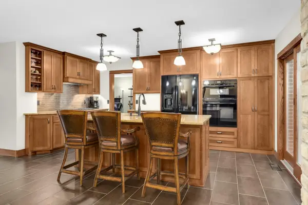 1101 Knob Hill Road, Burnsville, MN 55337