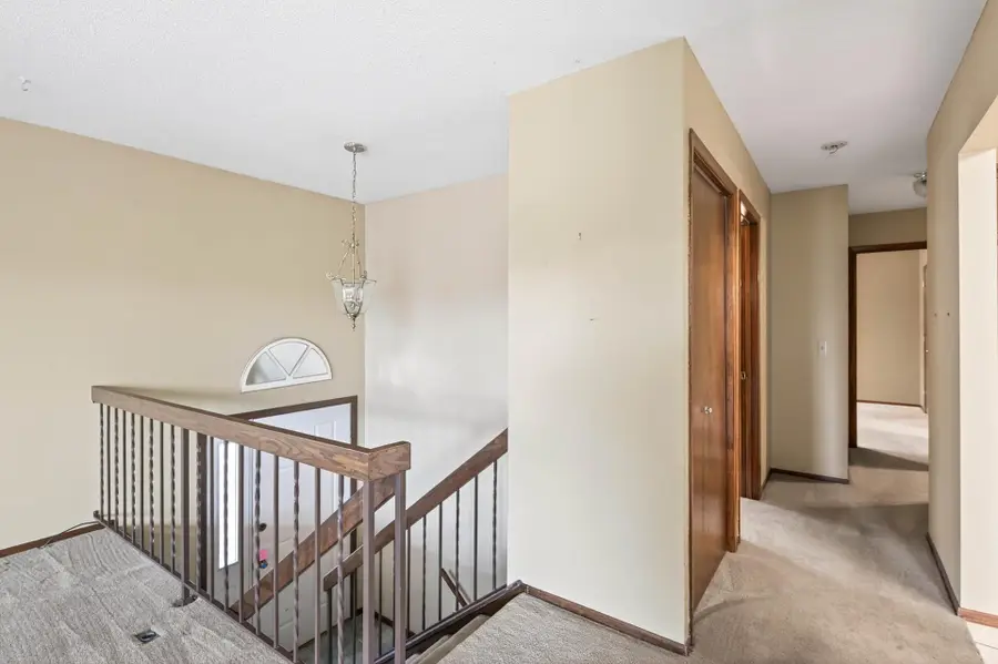 825 Evergreen Circle, Burnsville, MN 55337 - Image #2