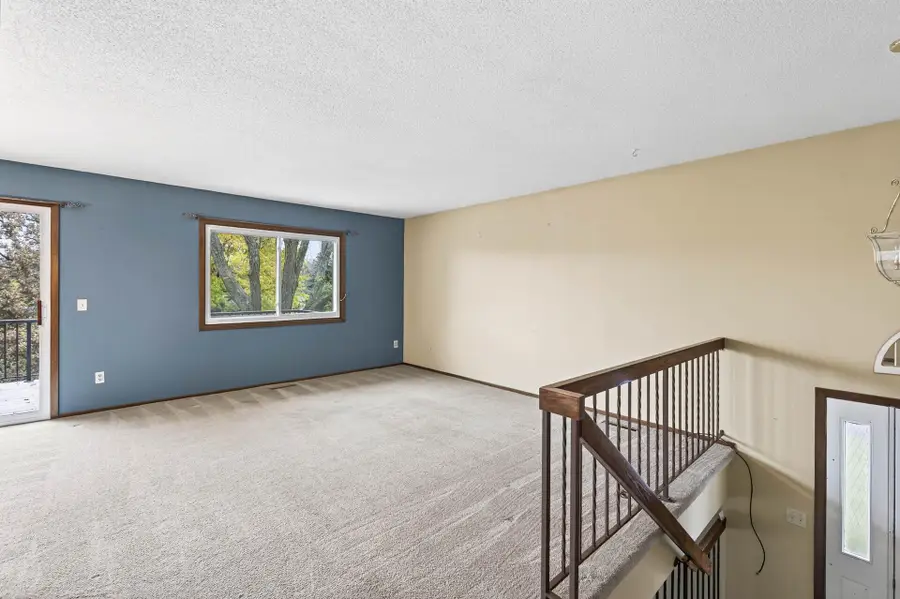 825 Evergreen Circle, Burnsville, MN 55337 - Image #3