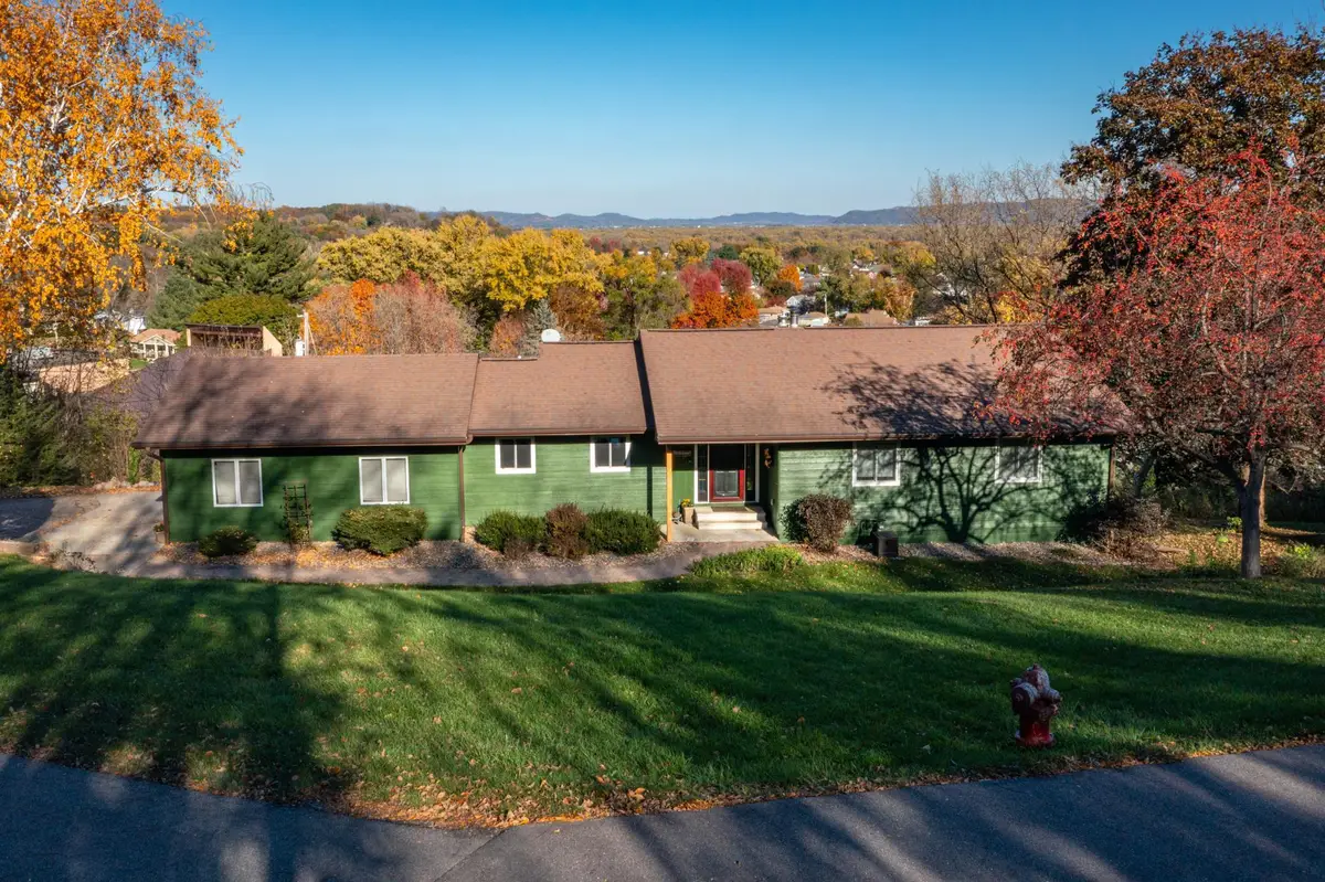 813 Stoney Point Road, La Crescent, MN 55947 - Image #1