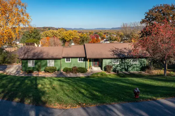 813 Stoney Point Road, La Crescent, MN 55947