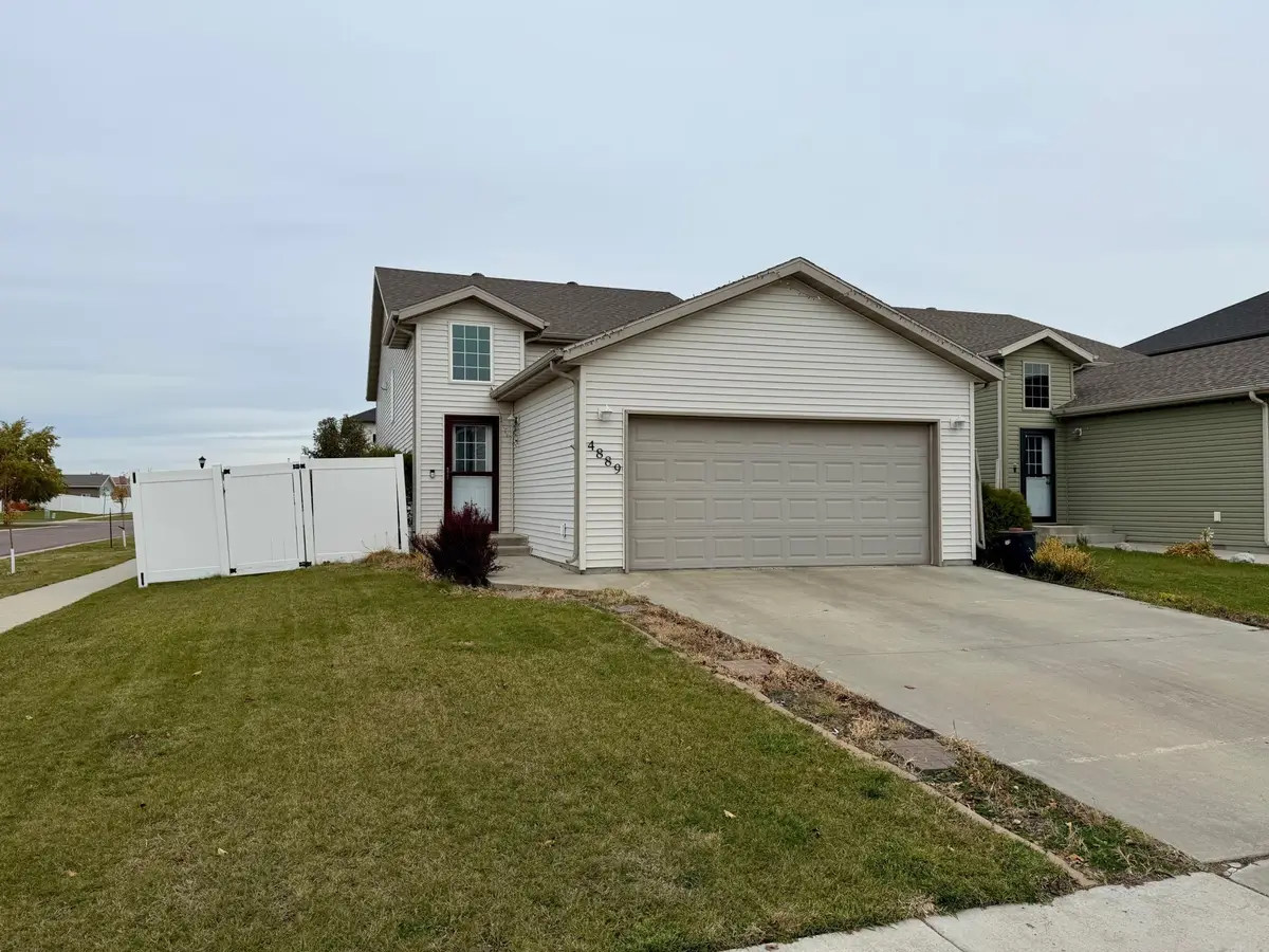 4889 Chelsea Lane S, Fargo, ND 58104 - Image #1