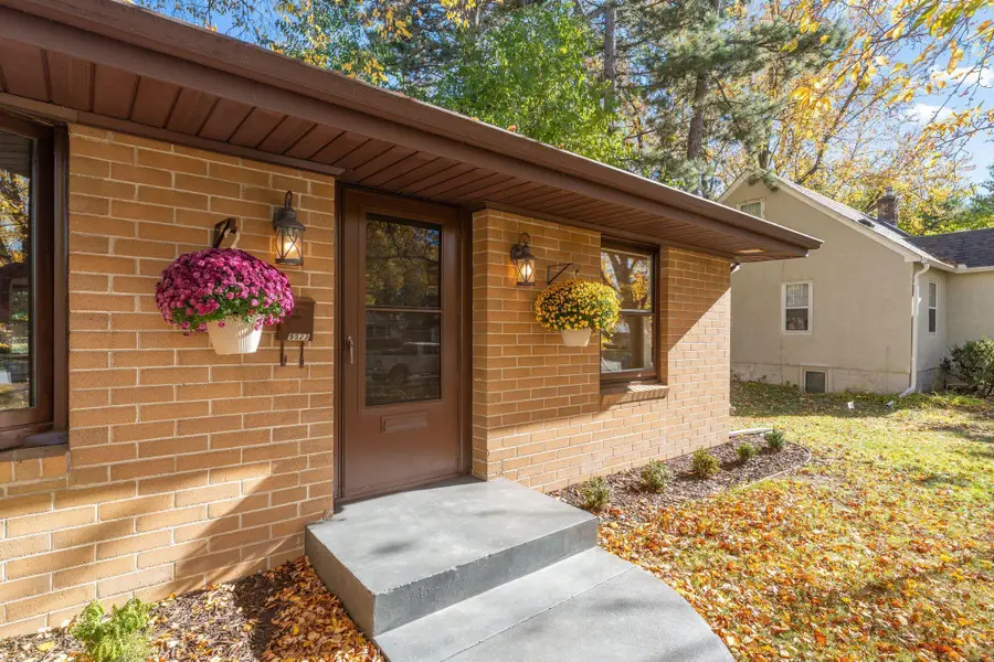 9523 10th Avenue S, Bloomington, MN 55420 - Image #2