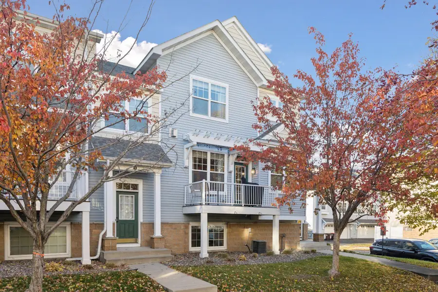 1666 Village Trail E #1, Maplewood, MN 55109 - Image #2