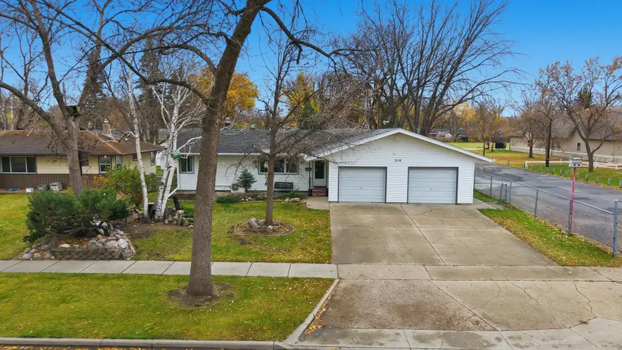 310 27th Avenue N, Fargo, ND 58102 - Image #2