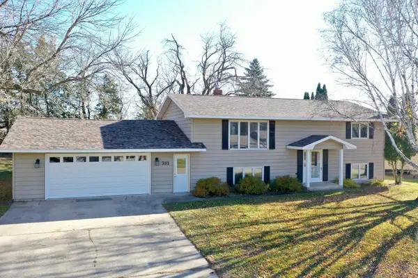 311 Pine Street Sw, New London, MN 56273