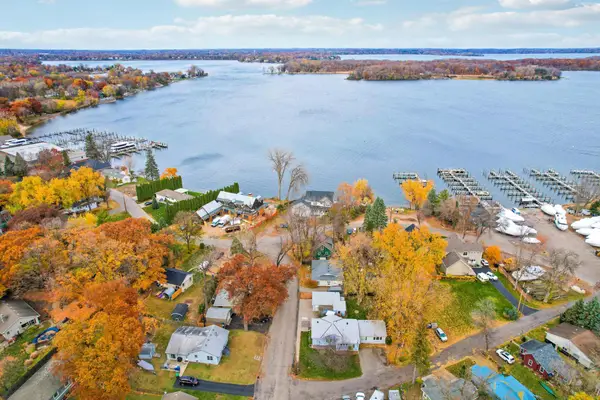 25/15 Waseca Avenue, Tonka Bay, MN 55331